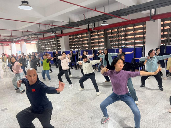 弘扬传统养生文化，共筑教职工健康之基——我校开展八段锦健身活动