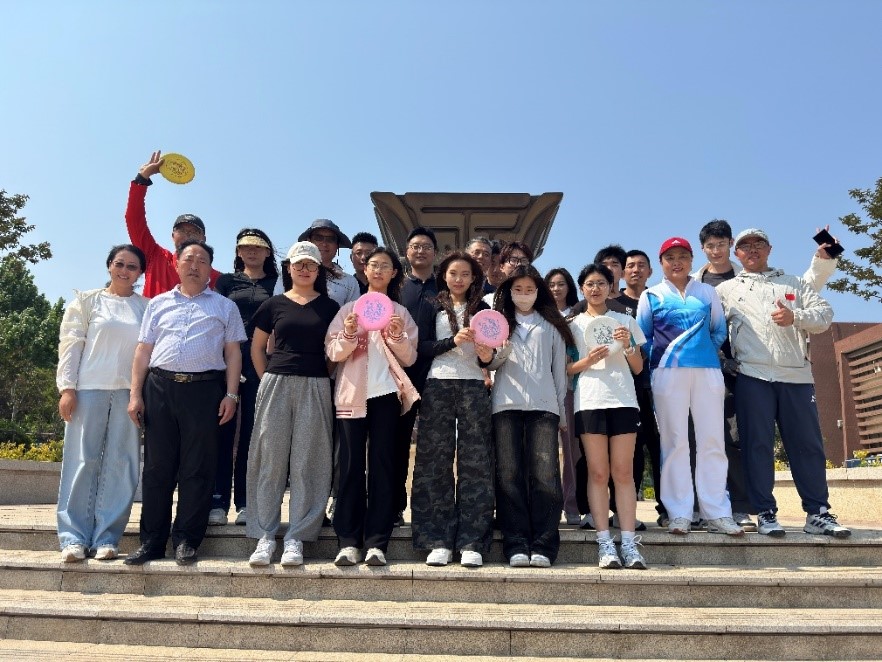 yl23455永利集团组织飞盘高尔夫健康体验活动